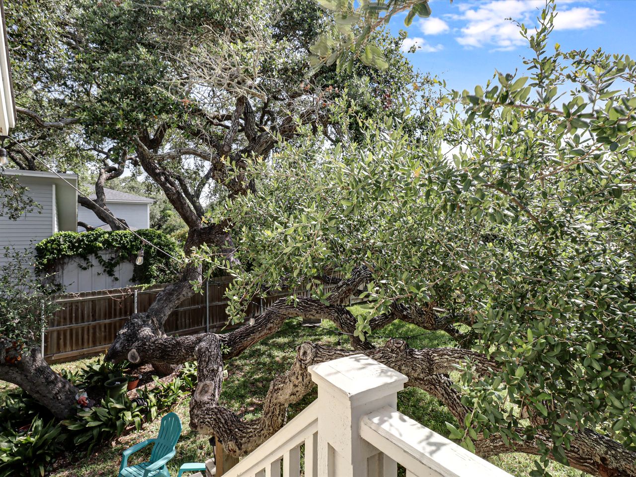 Charming Historic Beach House with Oak-Shaded Yard near Shore & Dining in Rockport, Texas