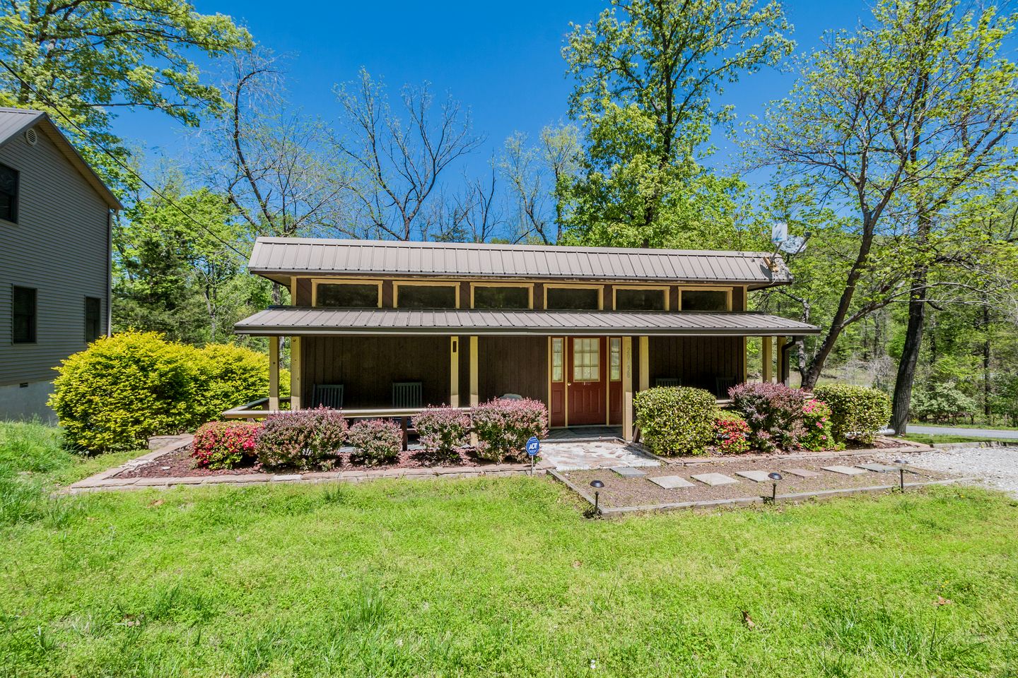 Newly Remodeled Cabin with Lake Views & Grill Patio in Rogers, Arkansas