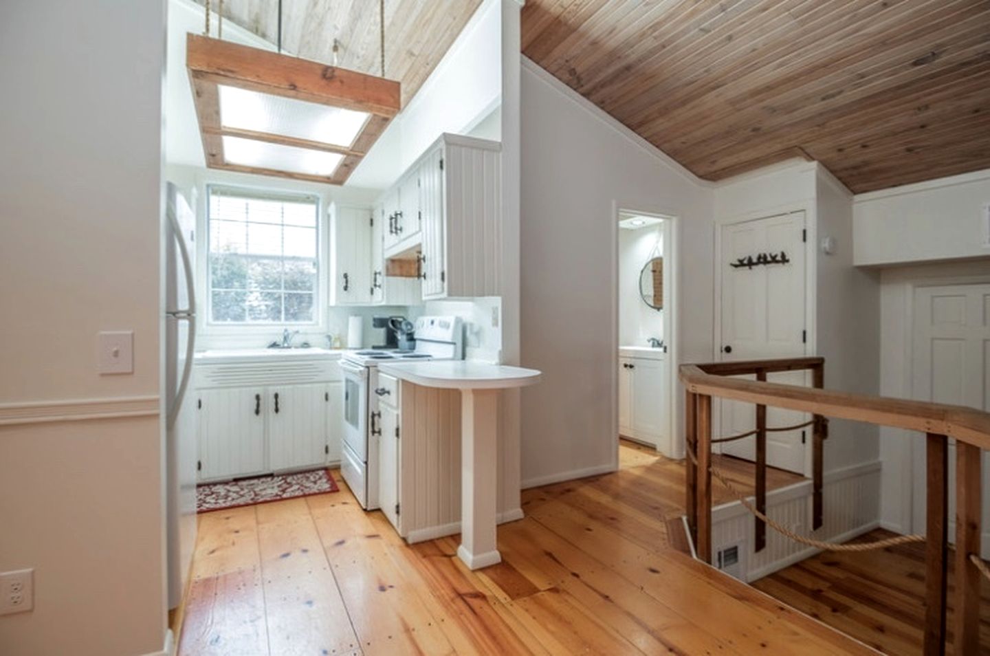Newly Remodeled Cabin with Lake Views & Grill Patio in Rogers, Arkansas