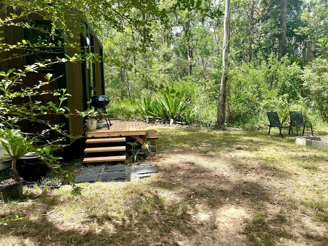 Relaxing Tiny House Escape with Stunning Rocky Creek Views, Nestled in the Foothills of the Bauple Mountains in Glenwood, New South Wales