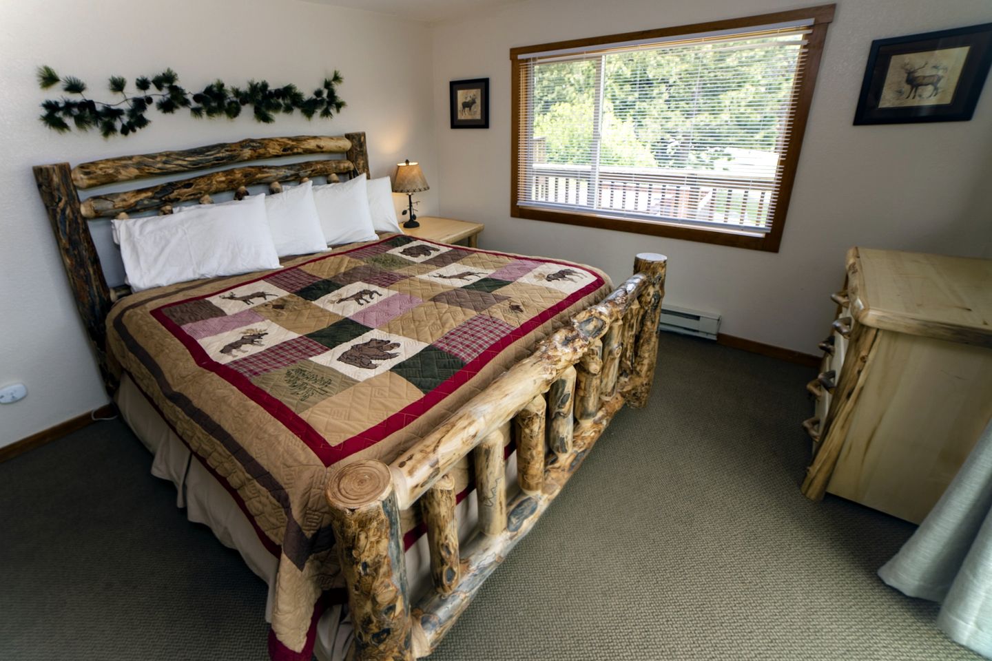 Mountain Cabin with Jacuzzi Perfect for a Relaxing Escape in Colorado