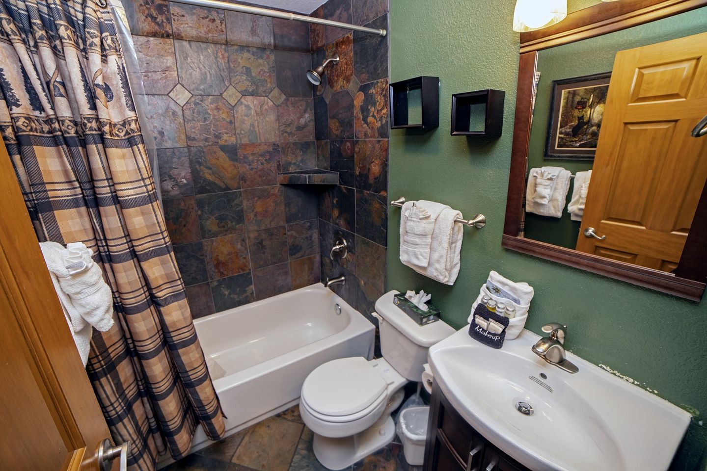 Mountain Cabin with Jacuzzi Perfect for a Relaxing Escape in Colorado