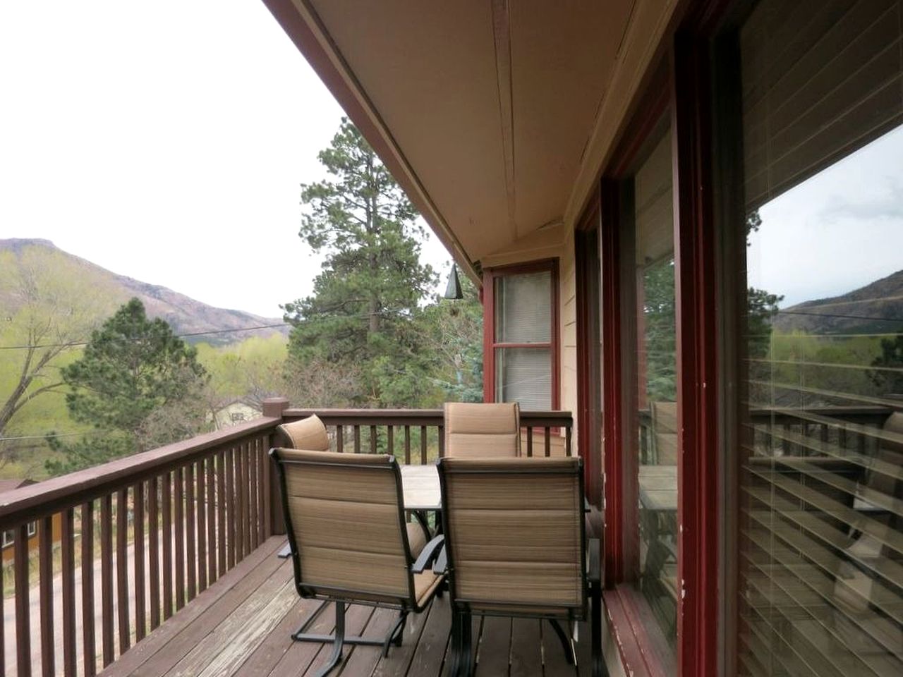 Mountain Cabin for a Getaway near Colorado Springs in Colorado