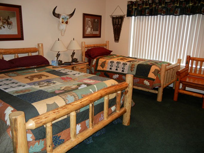 Cabins (Thompson Falls, Montana, United States)