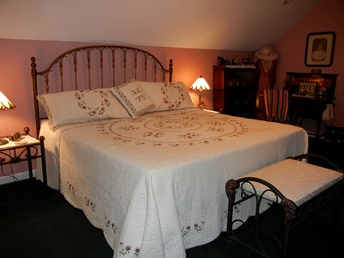 Cabins (Thompson Falls, Montana, United States)