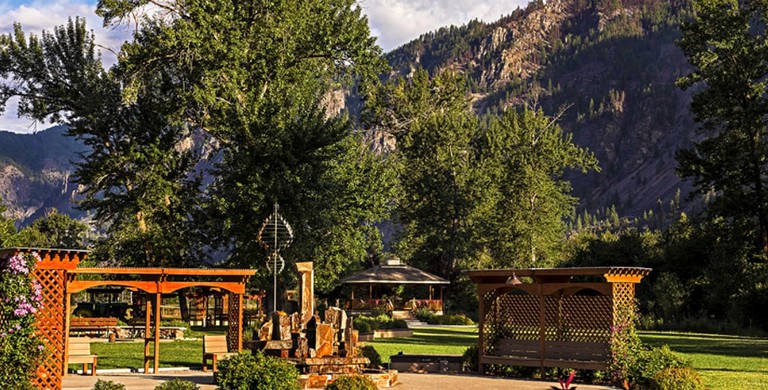 Cabins (Thompson Falls, Montana, United States)