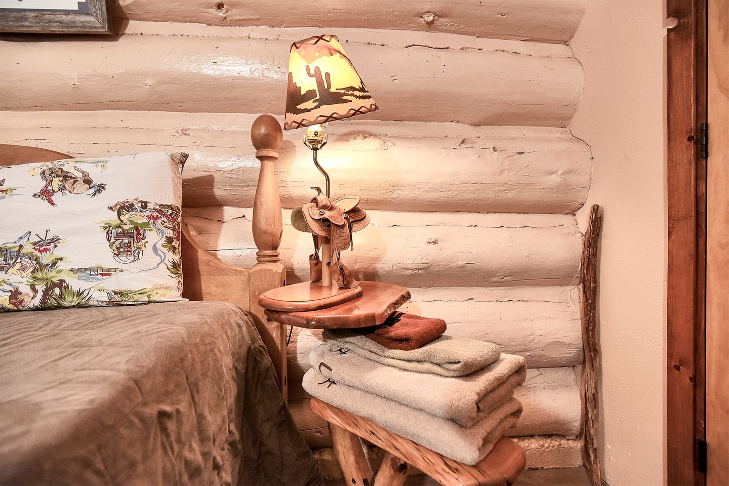 Simple and Historic Fishing Log Cabin for a Rustic Retreat to Northern Arizona