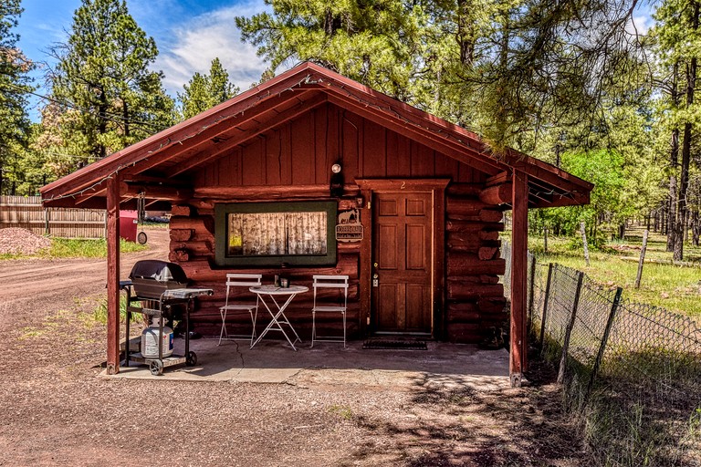 Simple and Historic Fishing Log Cabin for a Rustic Retreat to Northern Arizona