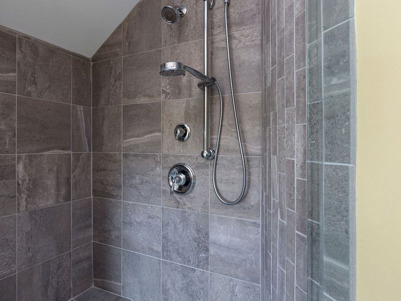 Exquisite Sunny Cabin Rental with a Hot Tub in Front Royal, Virginia