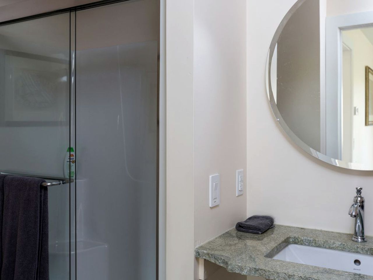 Exquisite Sunny Cabin Rental with a Hot Tub in Front Royal, Virginia