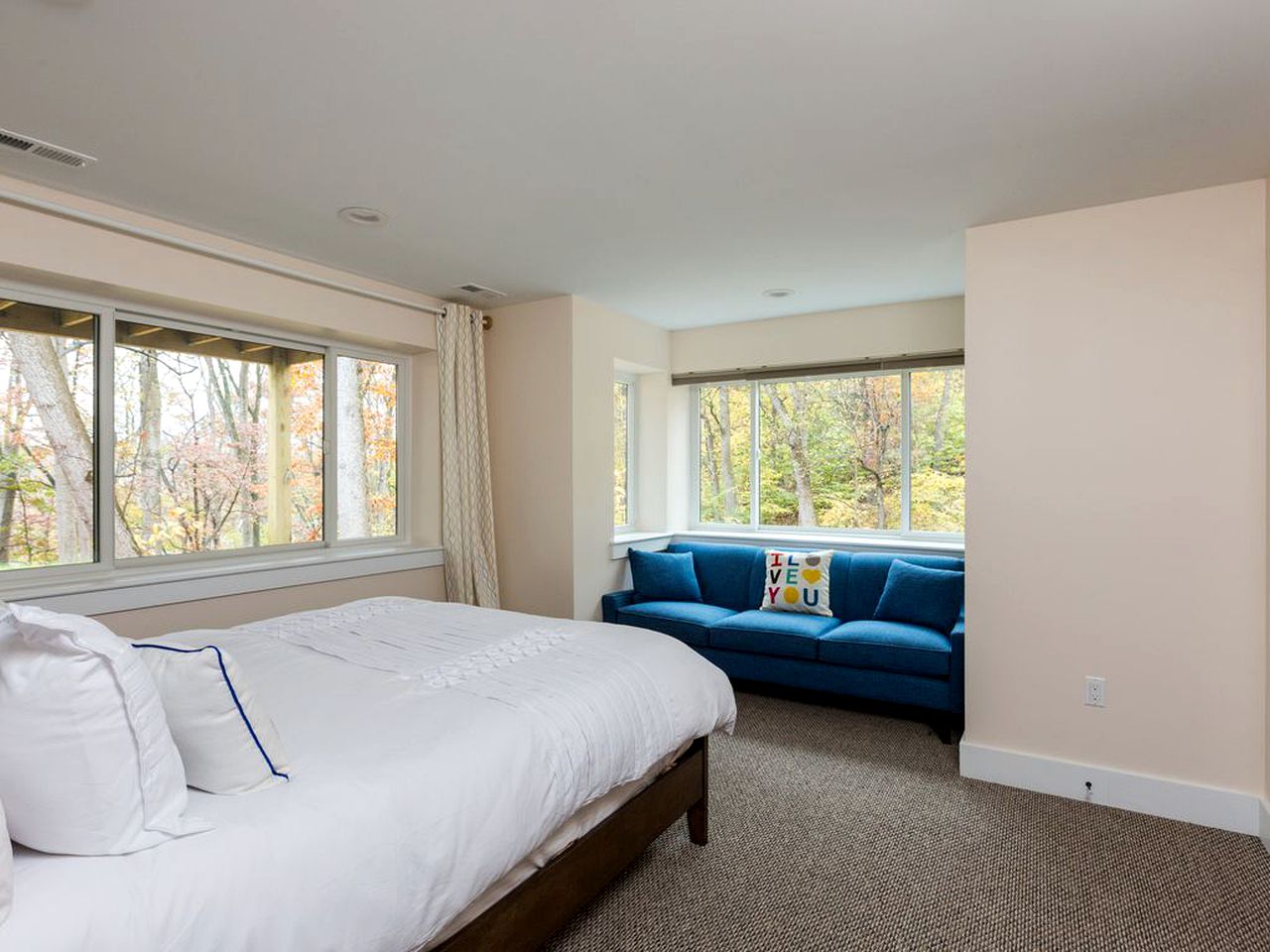 Exquisite Sunny Cabin Rental with a Hot Tub in Front Royal, Virginia