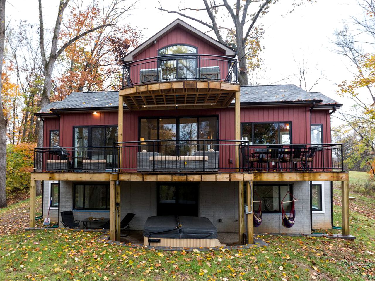 Exquisite Sunny Cabin Rental with a Hot Tub in Front Royal, Virginia