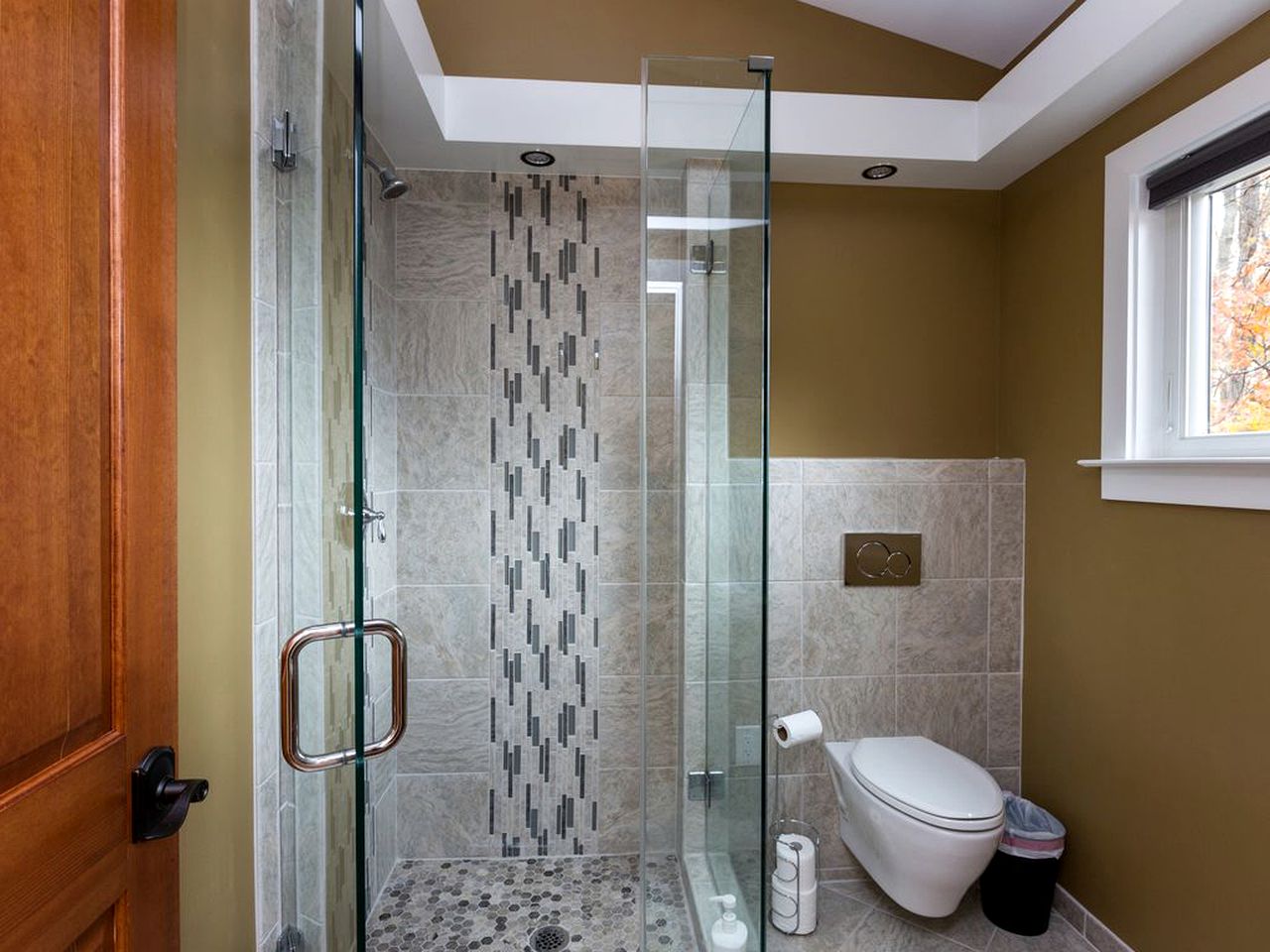 Exquisite Sunny Cabin Rental with a Hot Tub in Front Royal, Virginia