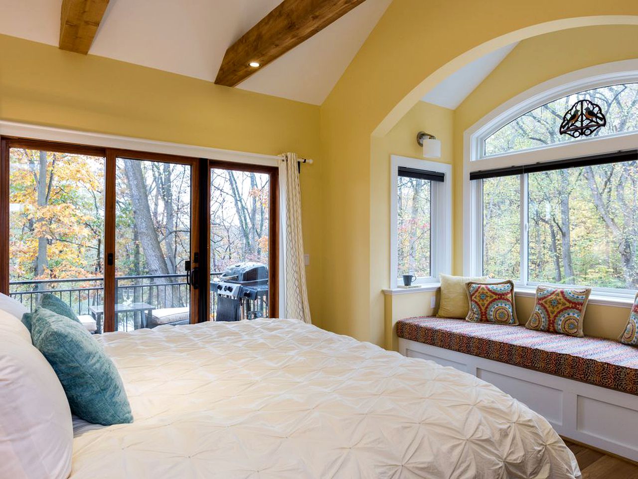 Exquisite Sunny Cabin Rental with a Hot Tub in Front Royal, Virginia