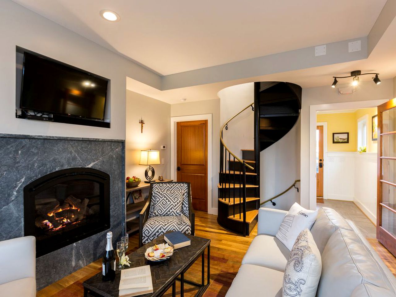 Exquisite Sunny Cabin Rental with a Hot Tub in Front Royal, Virginia