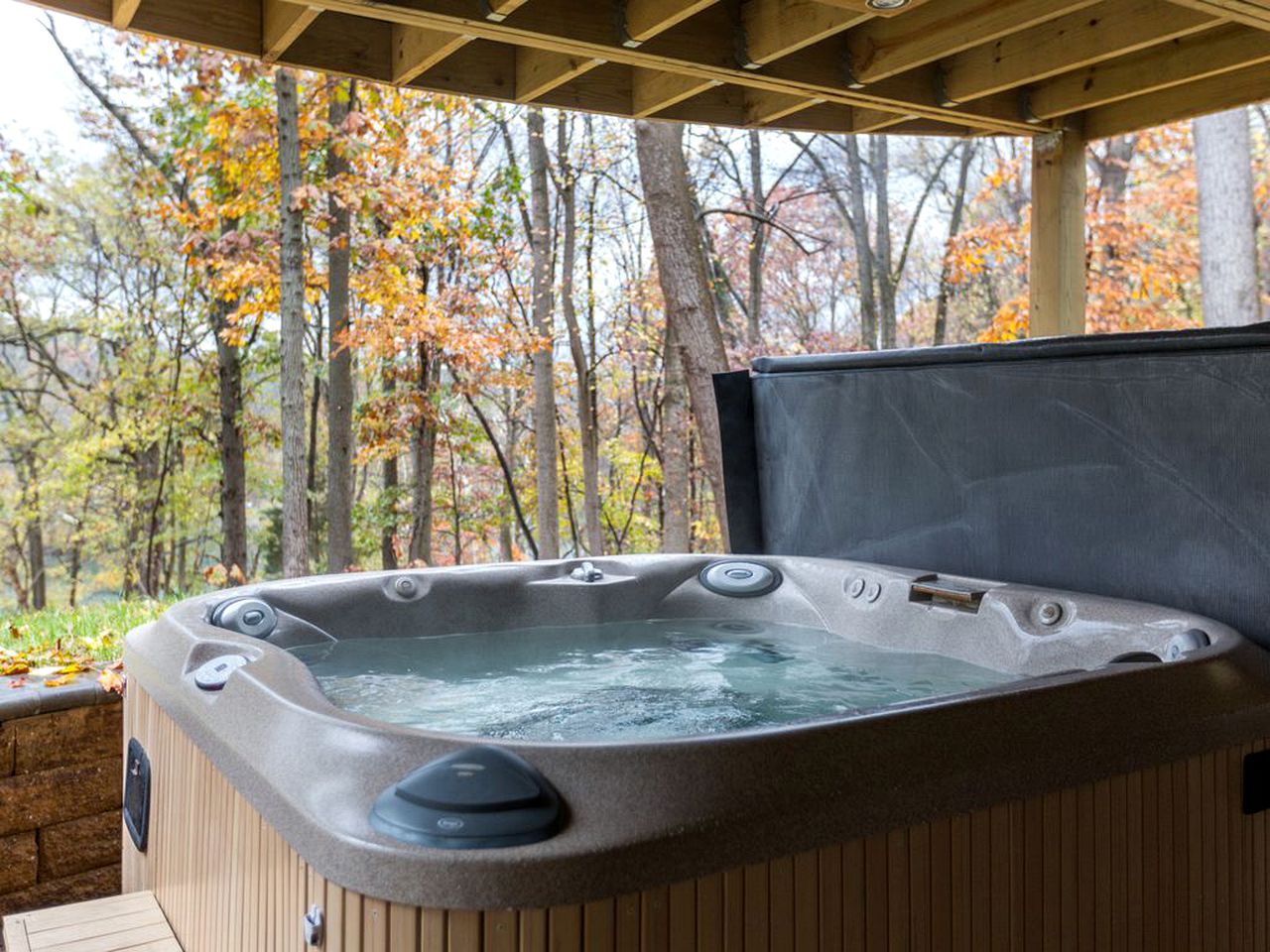 Exquisite Sunny Cabin Rental with a Hot Tub in Front Royal, Virginia