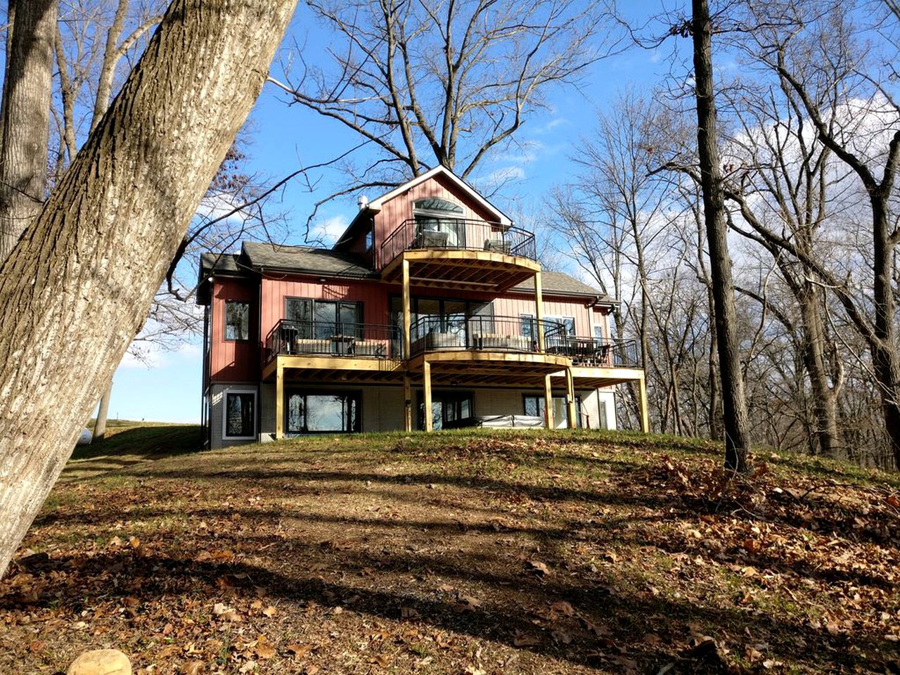 Exquisite Sunny Cabin Rental with a Hot Tub in Front Royal, Virginia