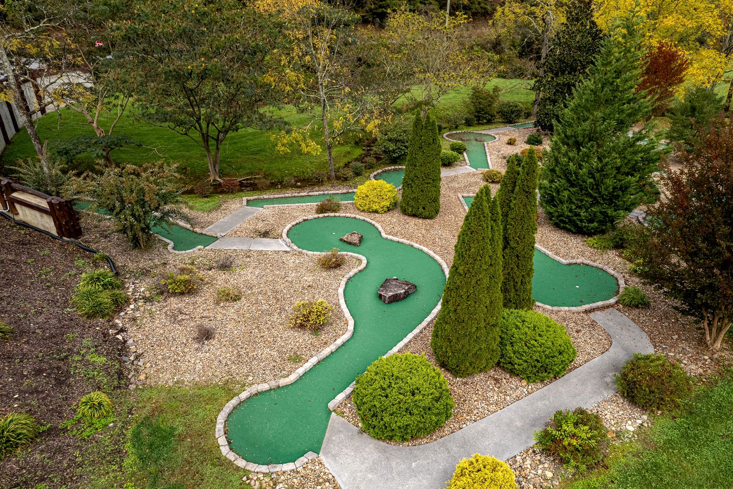 Lovely Cabin with Pool Table, Hot-Tub and Pool in Sevierville, Tennessee