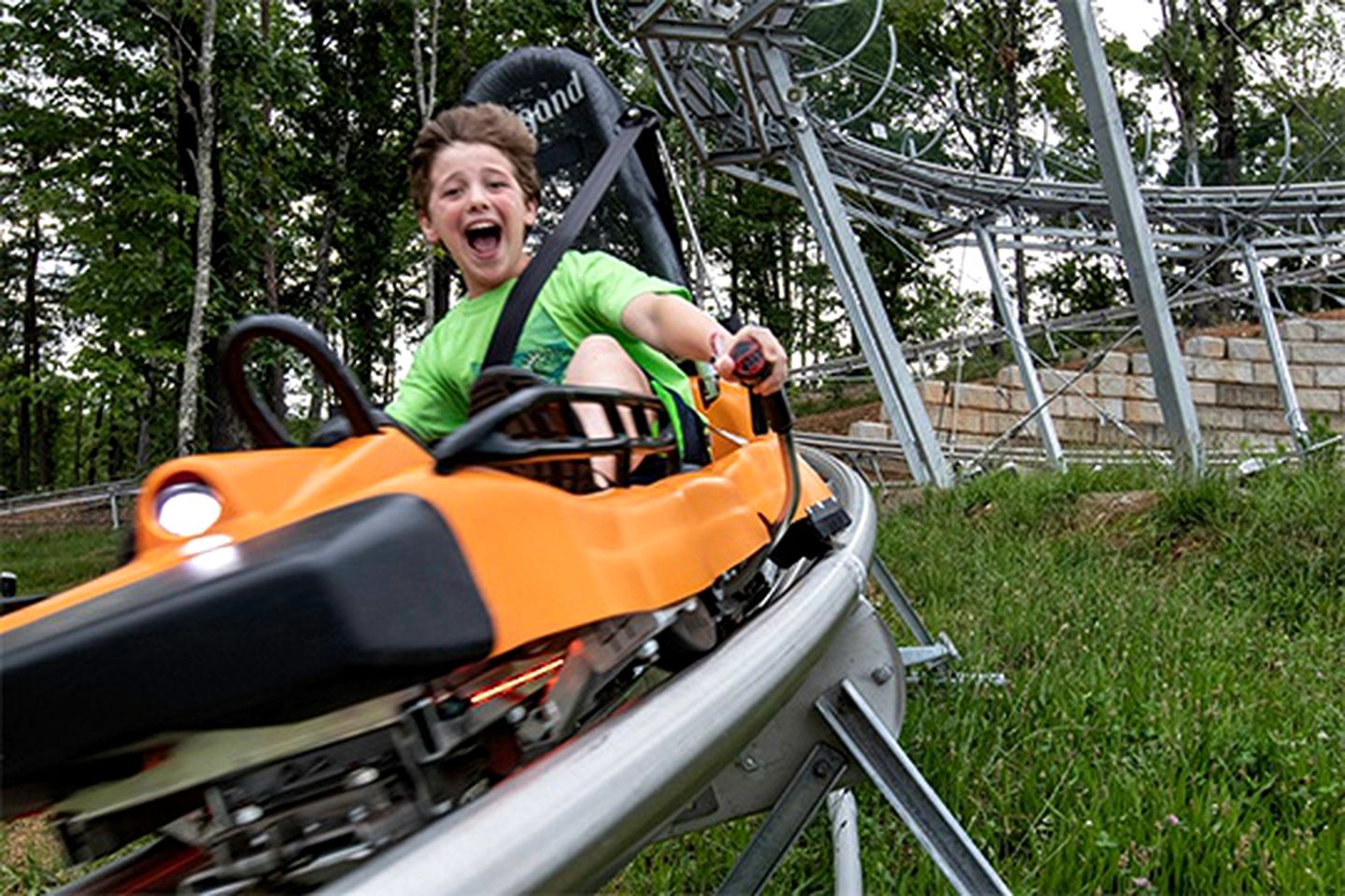 Lovely Cabin with Pool Table, Hot-Tub and Pool in Sevierville, Tennessee
