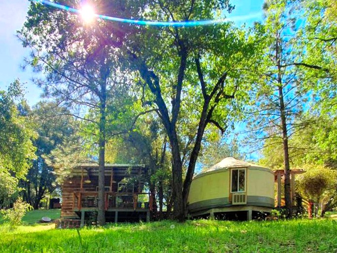 Sunshine on luxury yurt! Yosemite National Park vacation rentals and the best Yosemite yurts available here!