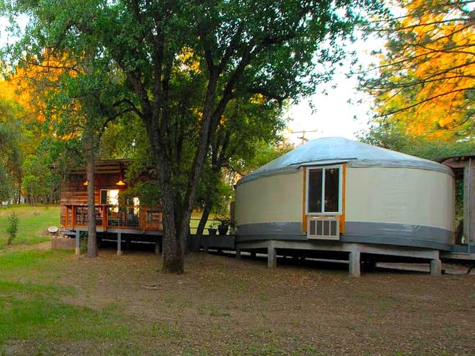 Yurts (Oakhurst, California, United States)