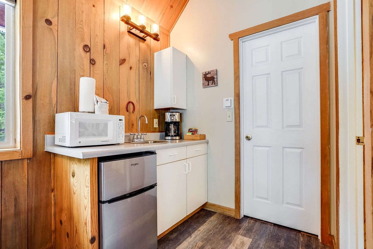 Affordable and Romantic Couples' Cabin Rental near Gifford Pinchot National Forest, Washington