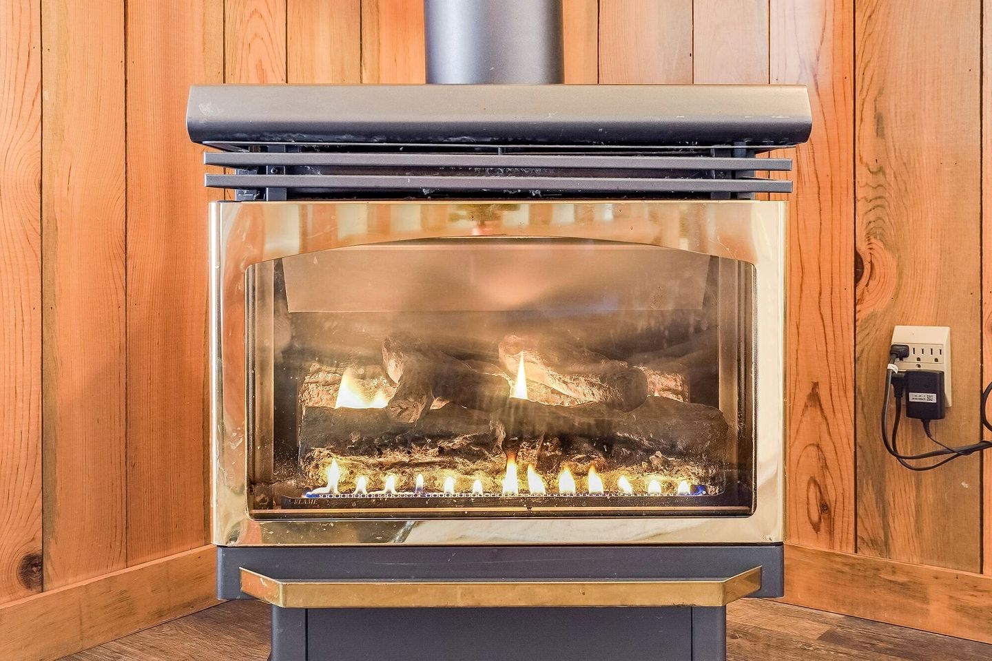 Affordable and Romantic Couples' Cabin Rental near Gifford Pinchot National Forest, Washington