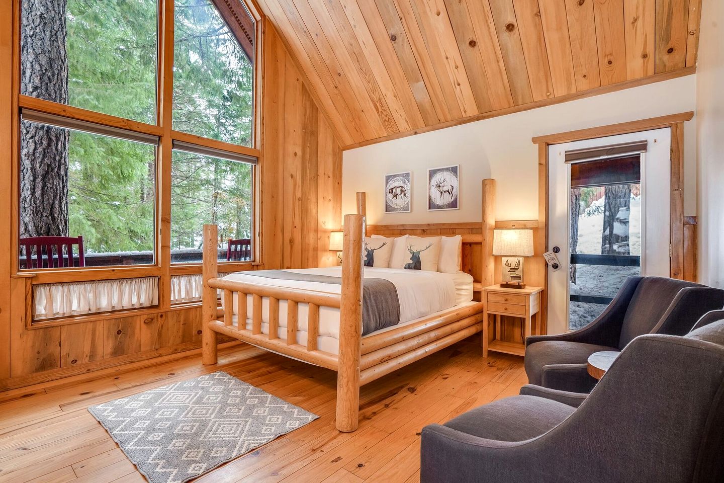 Romantic and Secluded Cabin Rental for Couples' Getaway near Mount Adams, Washington