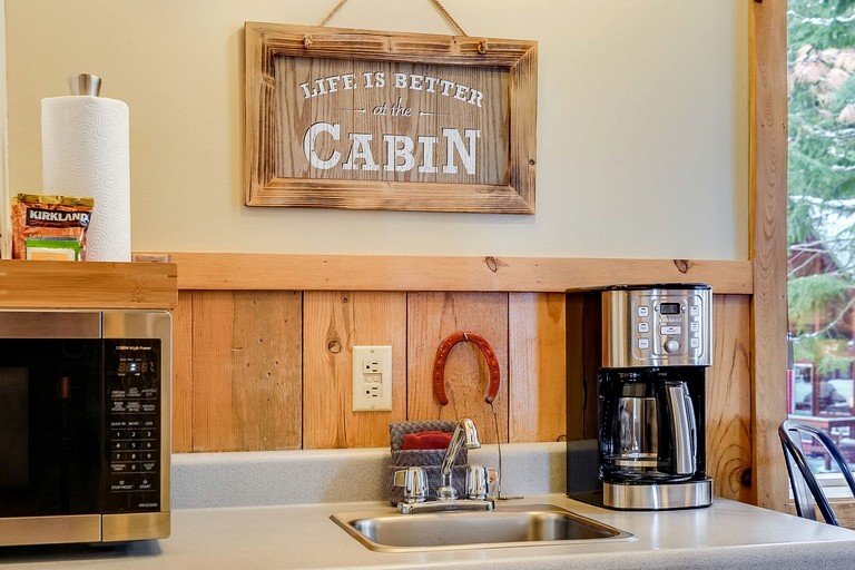 Cabins (United States of America, Trout Lake, Washington)