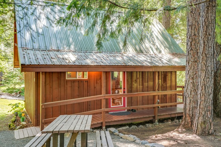 Cabins (United States of America, Trout Lake, Washington)