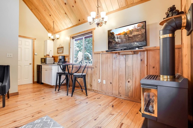 Cabins (United States of America, Trout Lake, Washington)