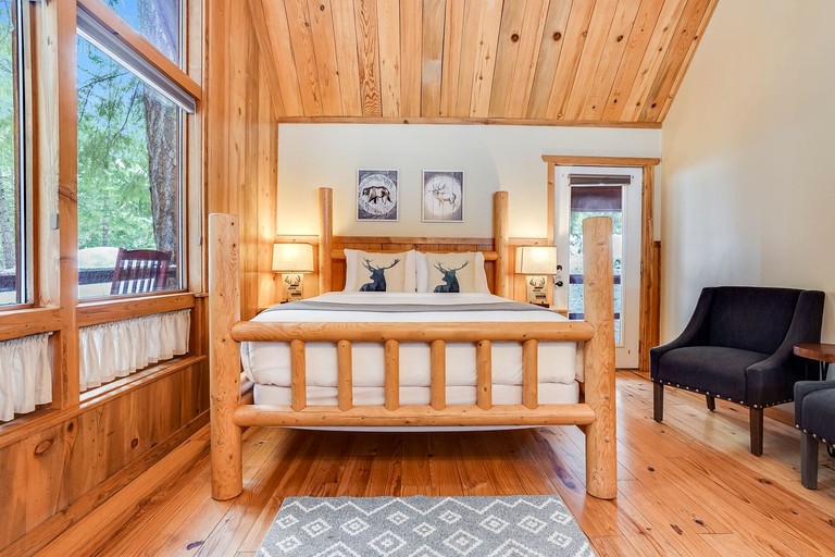 Cabins (United States of America, Trout Lake, Washington)
