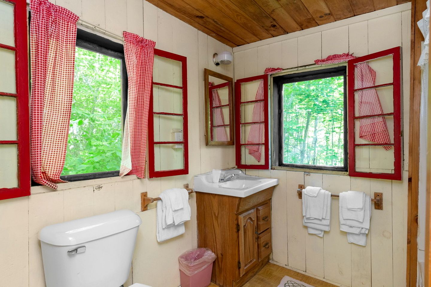 Romantic Couples' Cabin Retreat with Fireplace near White Mountain Forest