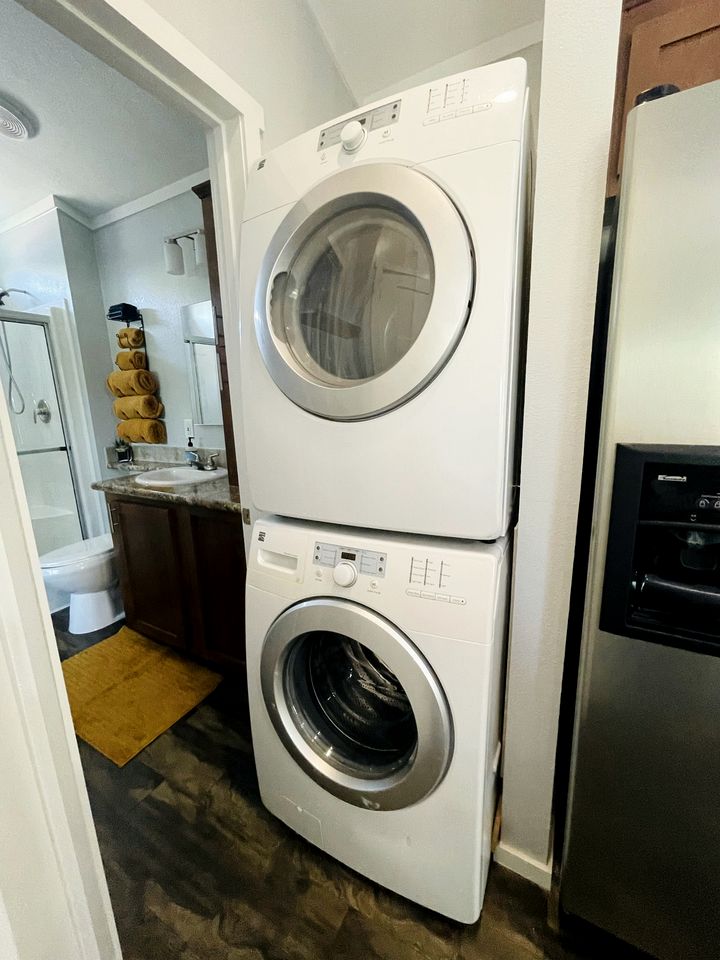 Romantic Cabin with Pond Views Great for Couples in Texas