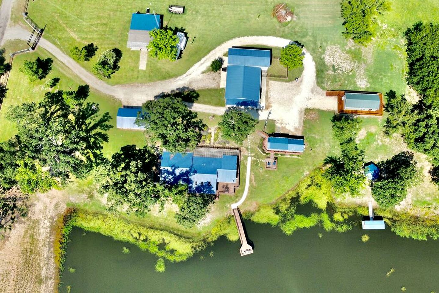 Romantic Cabin with Pond Views Great for Couples in Texas