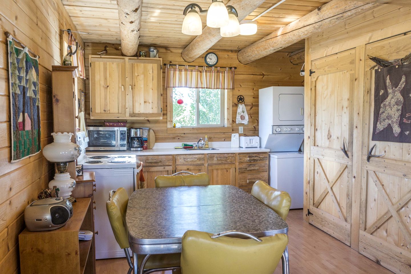 Romantic Cabin Rental with a Delightful Porch near Ennis, Montana