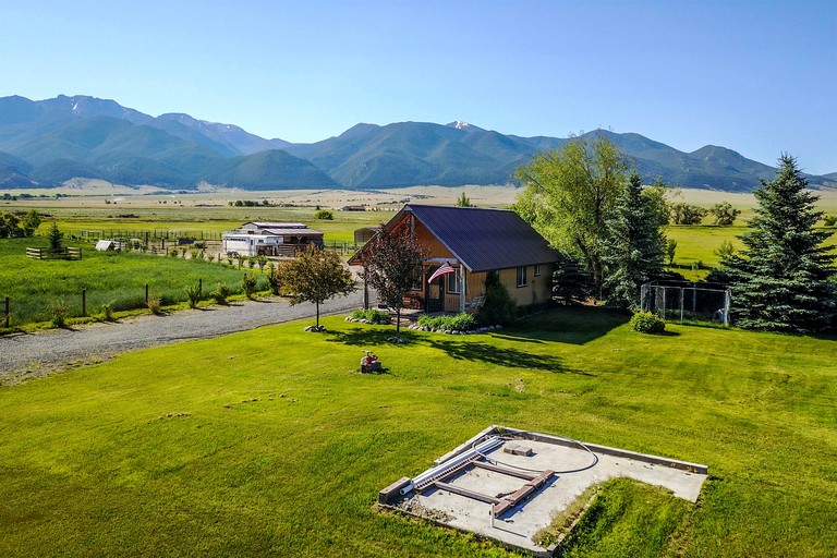 Cabins (United States of America, Ennis, Montana)
