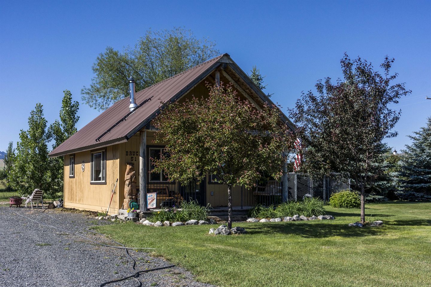Romantic Cabin Rental with a Delightful Porch near Ennis, Montana
