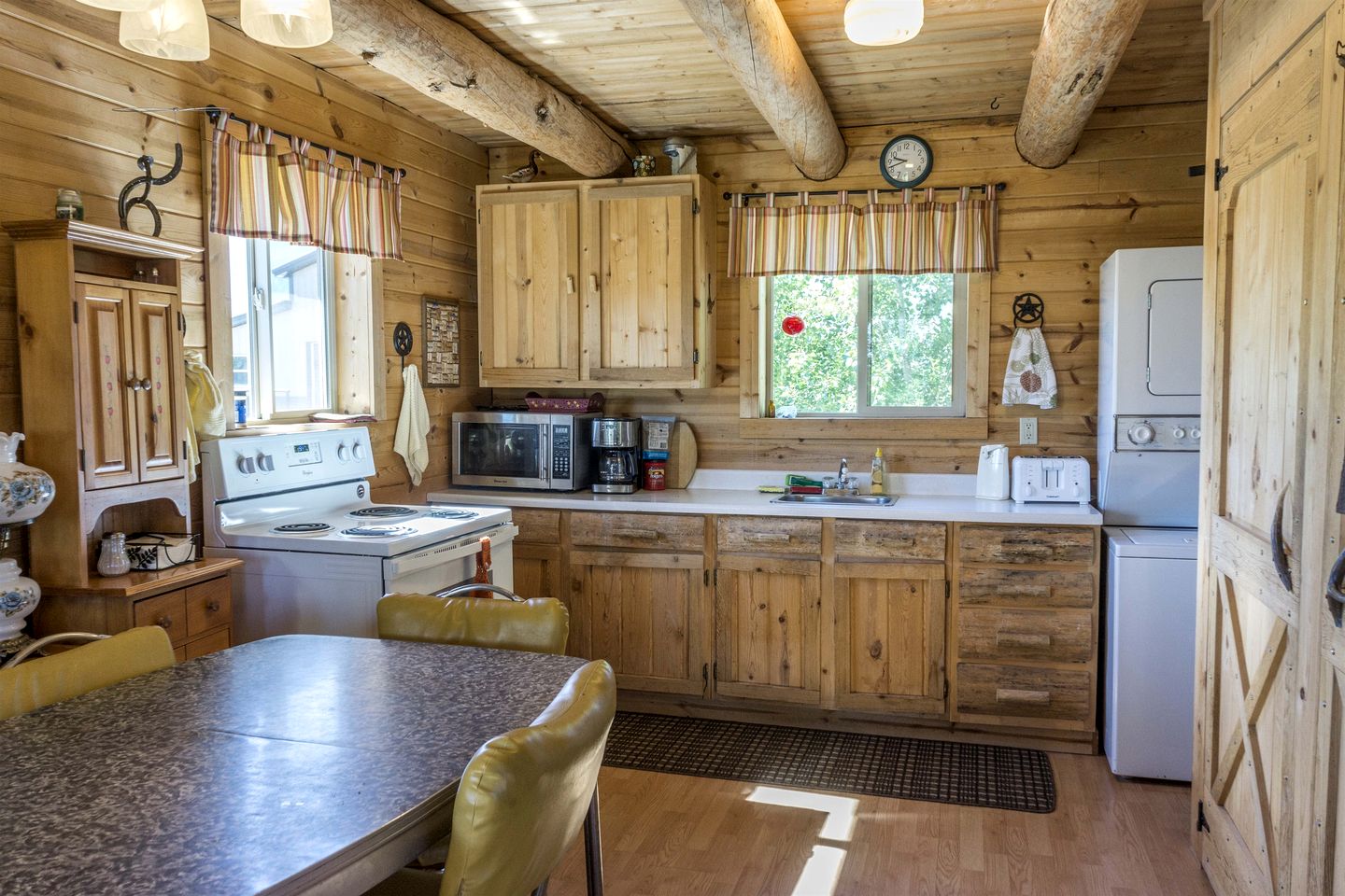 Romantic Cabin Rental with a Delightful Porch near Ennis, Montana