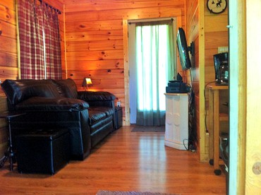 Romantic Cabin Rental for Two with a Private Hot Tub near St. Louis, Missouri photo 5