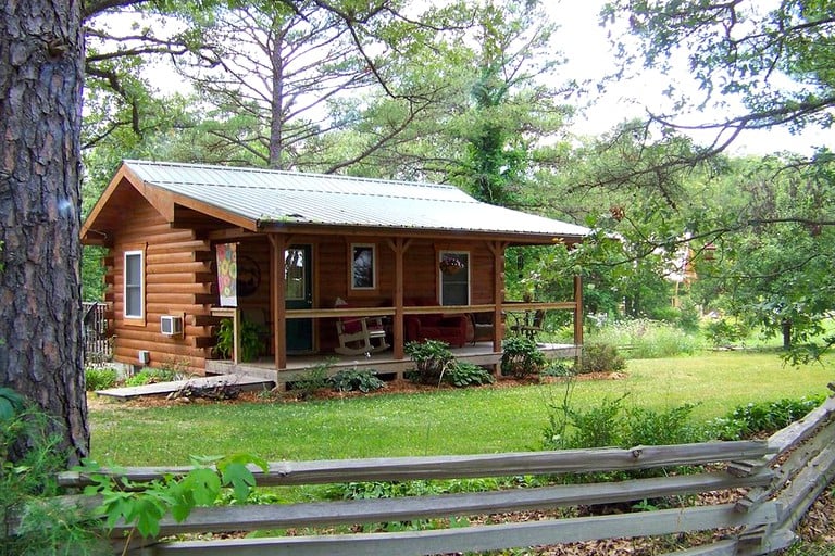 Romantic log cabins in Missouri: this is one of the best romantic cabins 'near me' on offer!