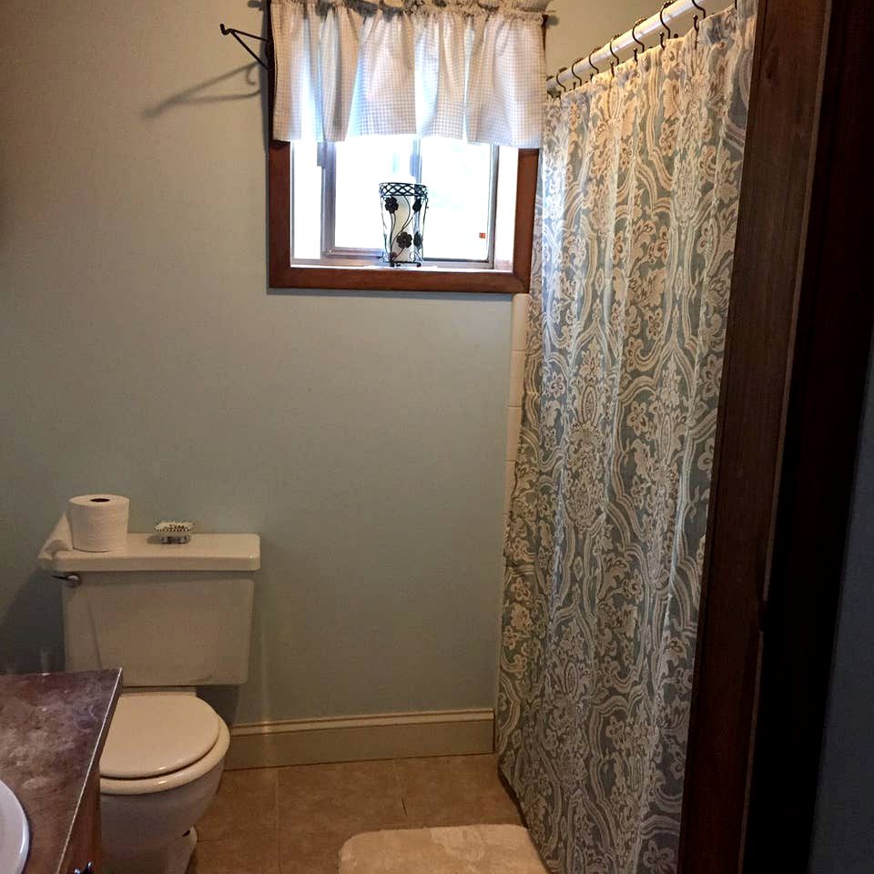 Romantic Cabin Rental with Five Fishing Ponds near Columbus, Georgia