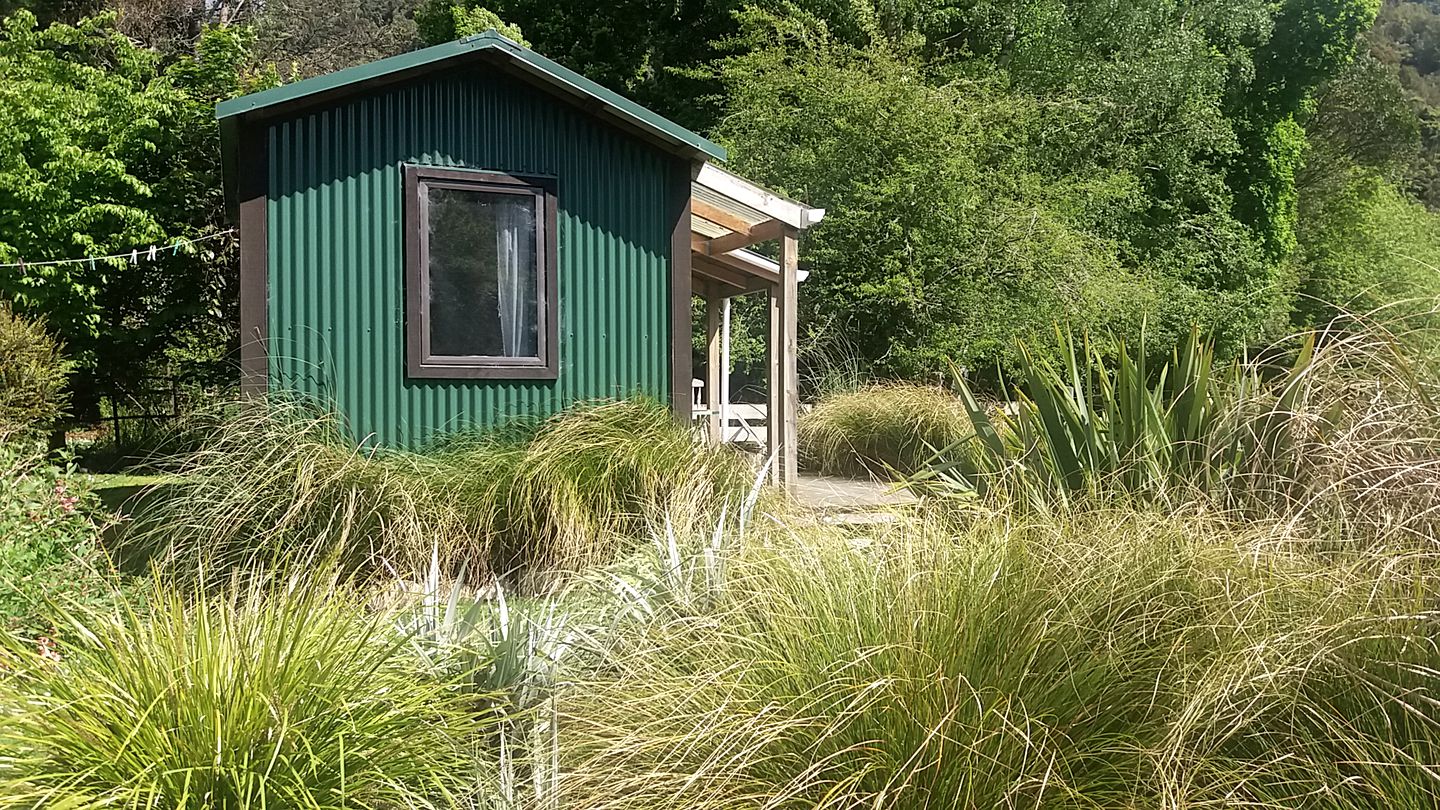 Romantic Cabin Surrounded by Mountains near Takaka, New Zealand