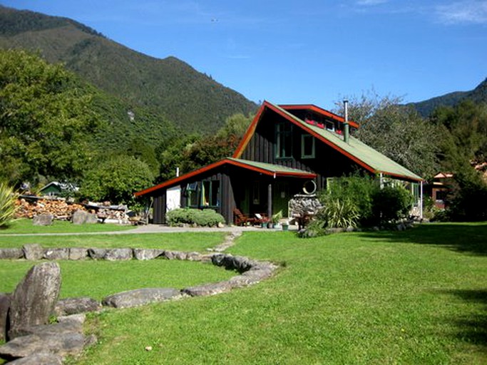 Cabins (Takaka, South Island, New Zealand)