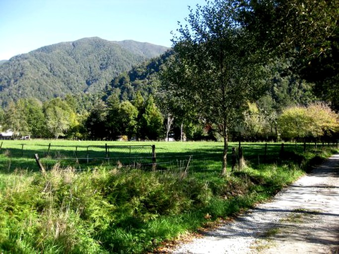 Cabins (Takaka, South Island, New Zealand)