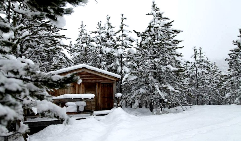 Cabins (Ribeyret, Provence-Alpes-Côte d'Azur, France)