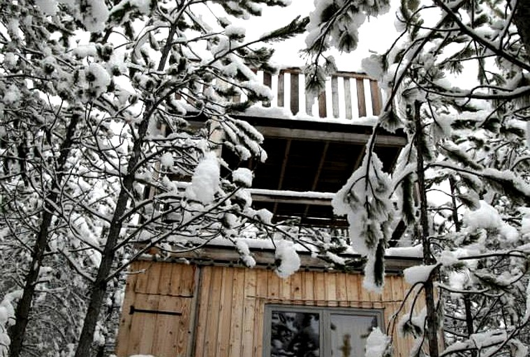 Cabins (Ribeyret, Provence-Alpes-Côte d'Azur, France)