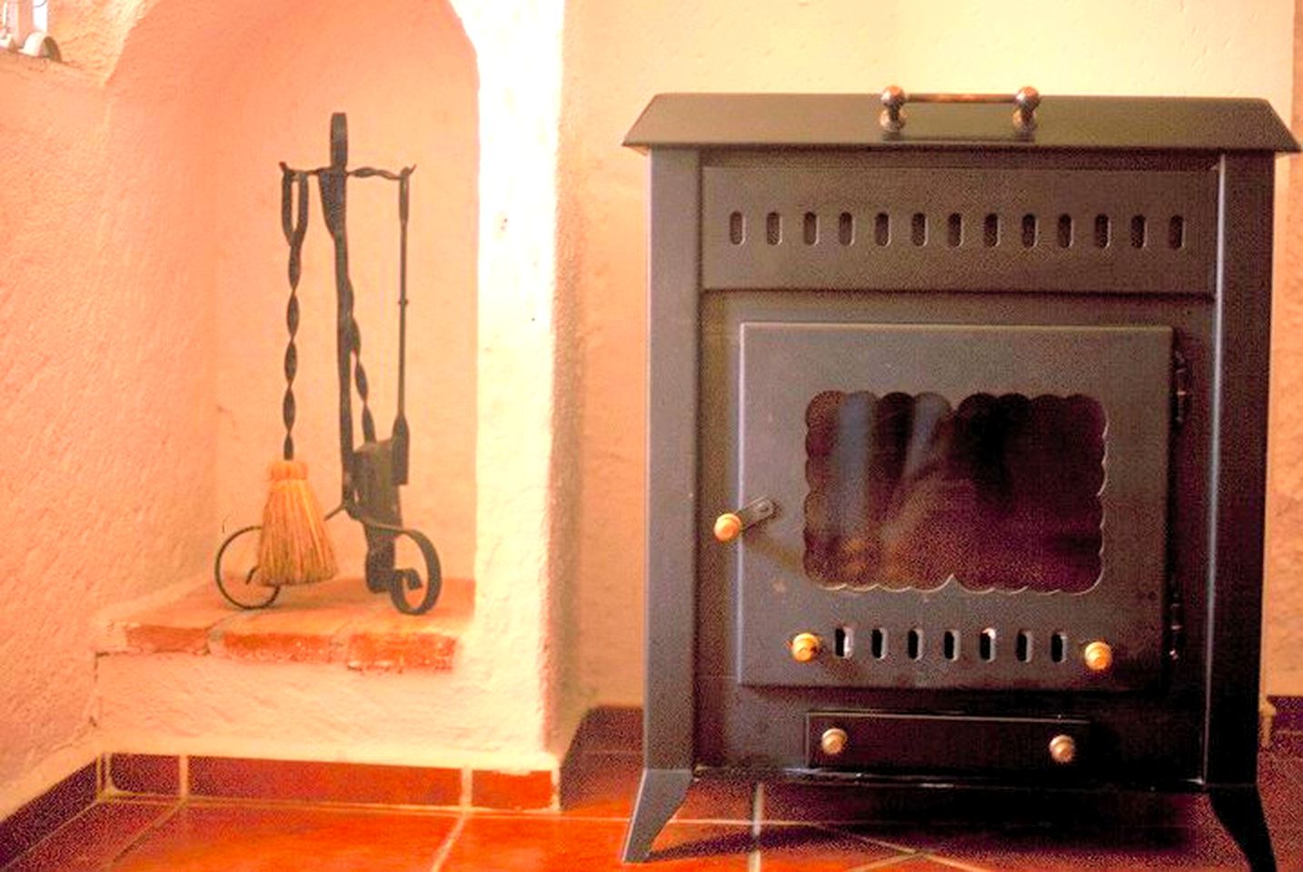 Romantic Cave Getaway with a Jacuzzi near Granada, Spain