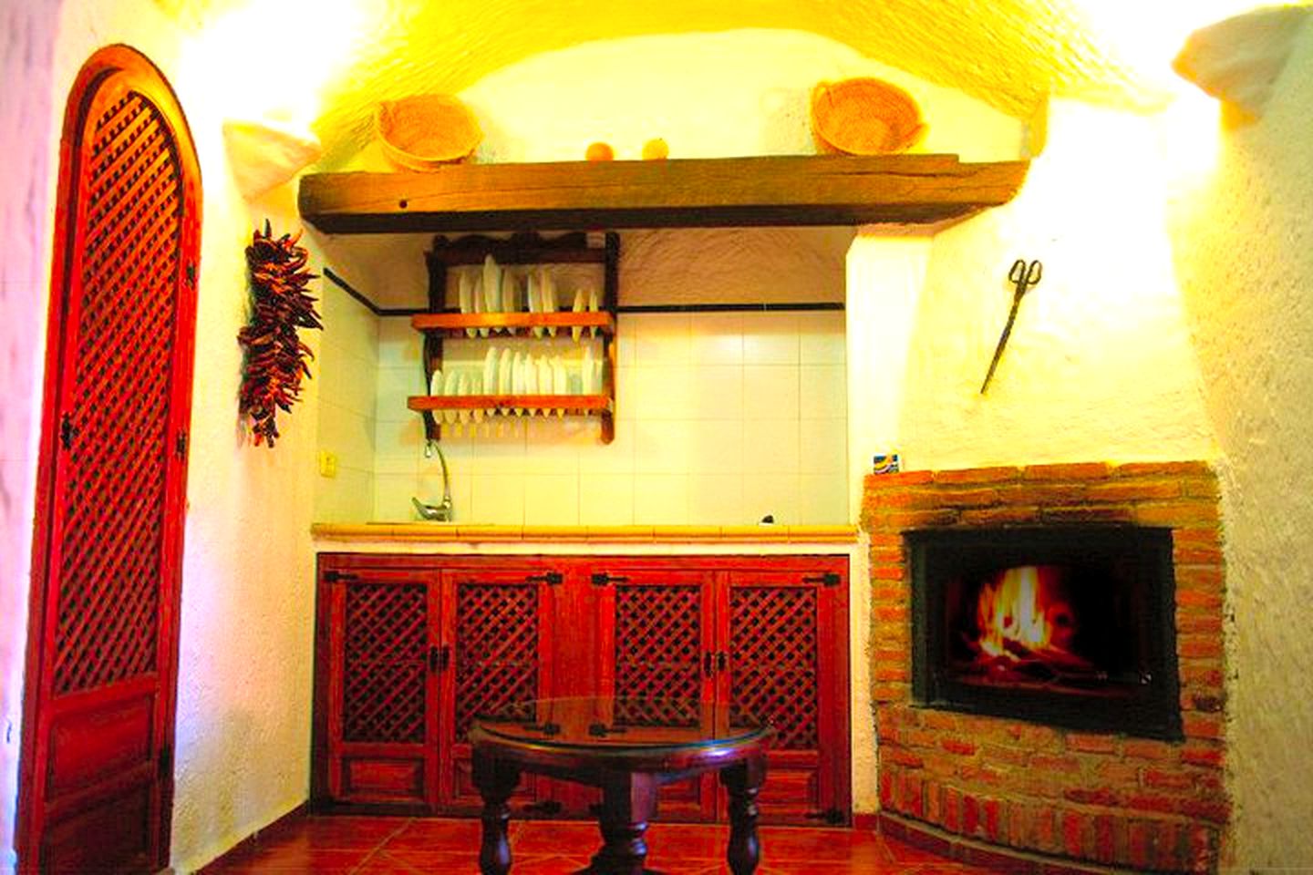 Romantic Cave Getaway with a Jacuzzi near Granada, Spain