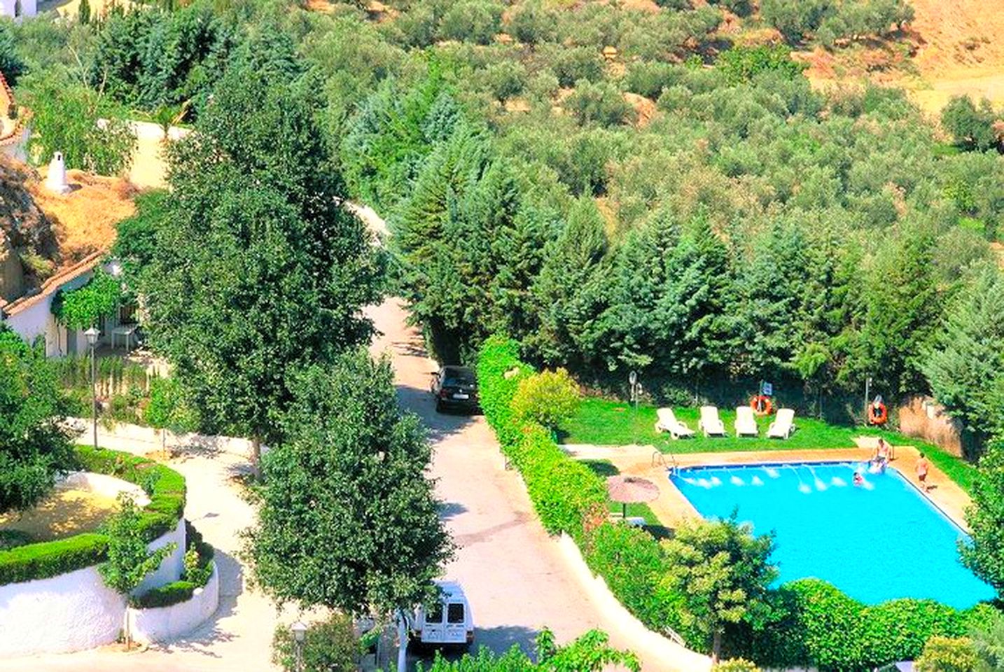 Romantic Cave Getaway with a Jacuzzi near Granada, Spain